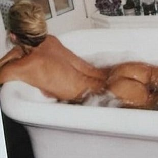 Kate Hudson S Nude Ass In A Bathtub