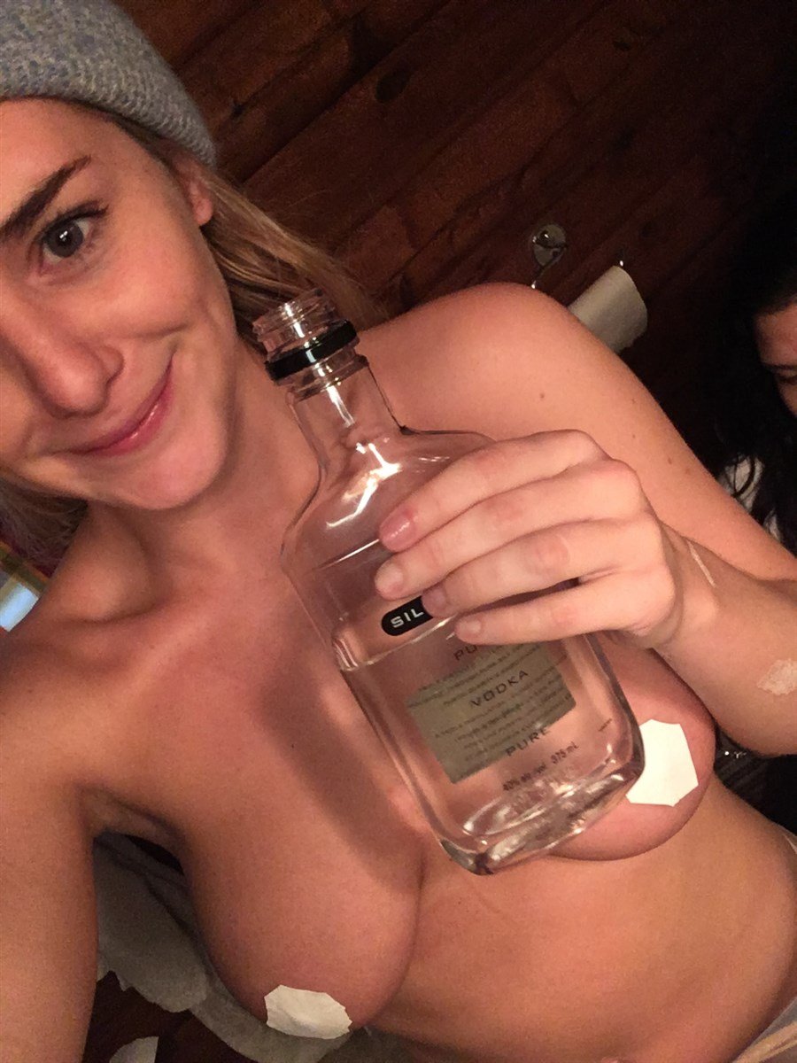 Addison Timlin And Dakota Johnson’s Nude Lesbo Photos Leaked