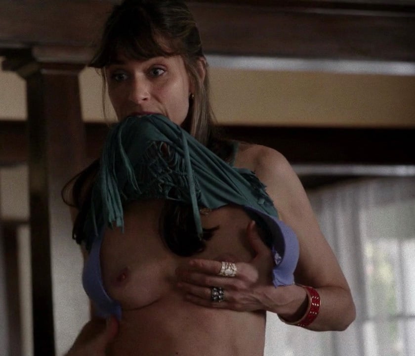Amanda Peet Topless On Her New HBO Show ‘Togetherness’