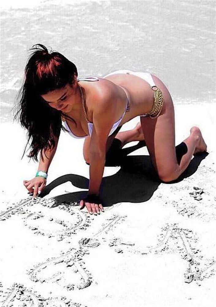 Ariel Winter Still Flaunting Her Fat Ass On The Beach