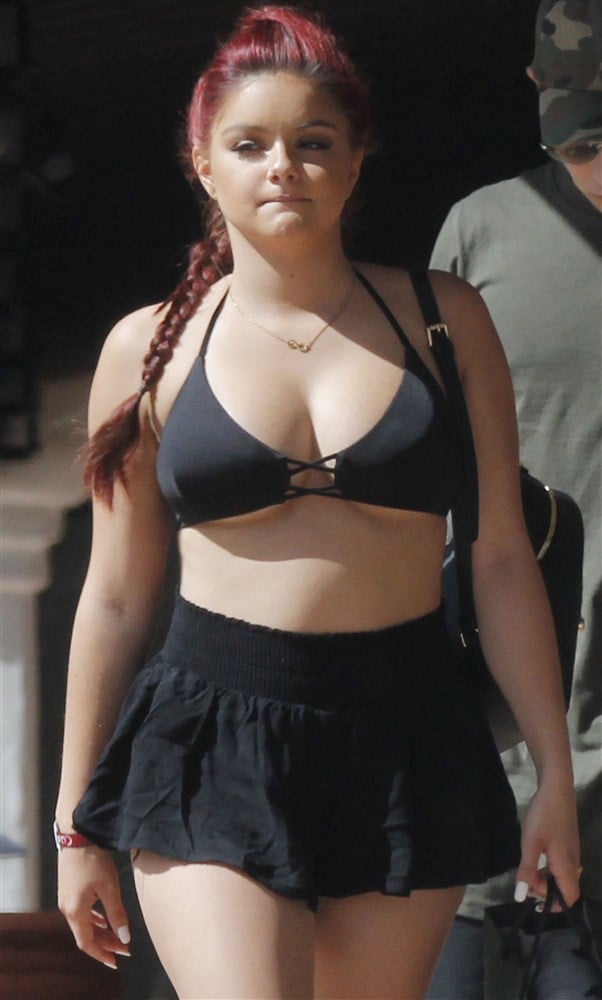 Ariel Winter Is A Fat Slut At Coachella