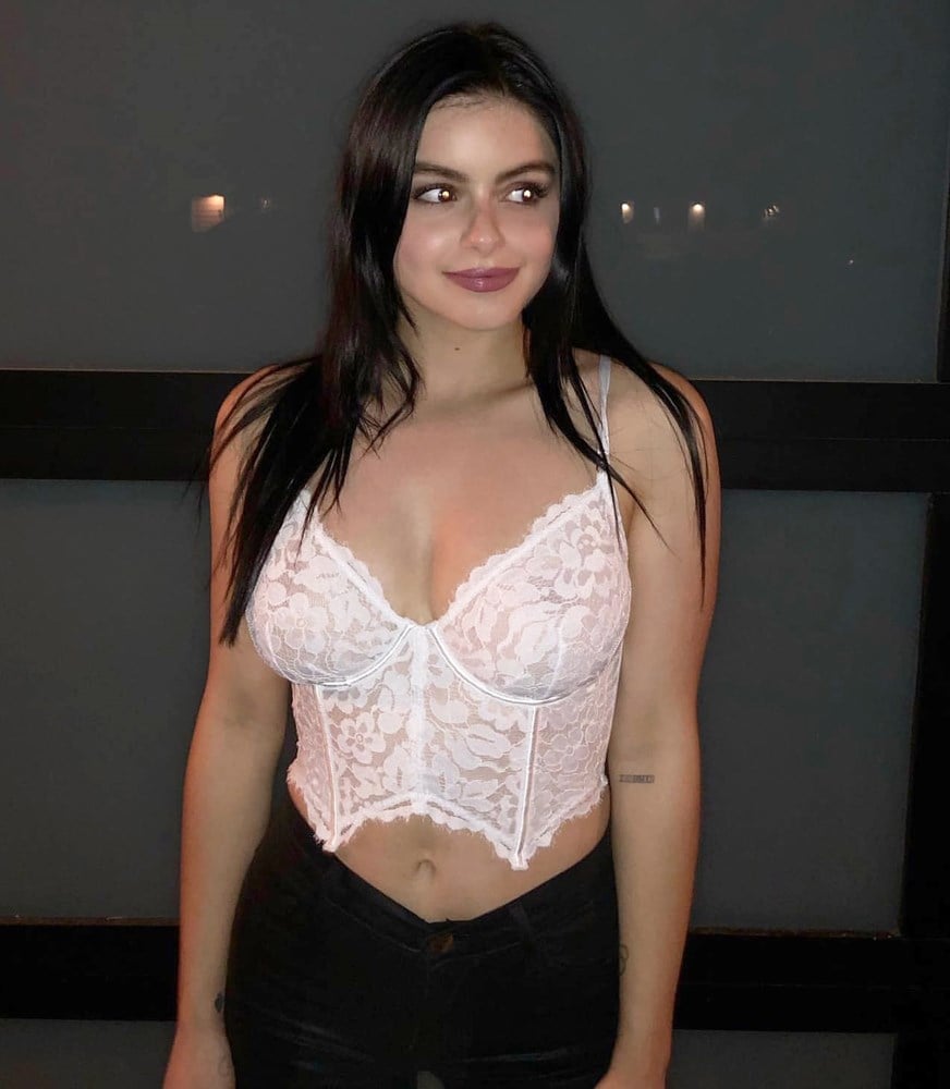 Ariel Winter tits