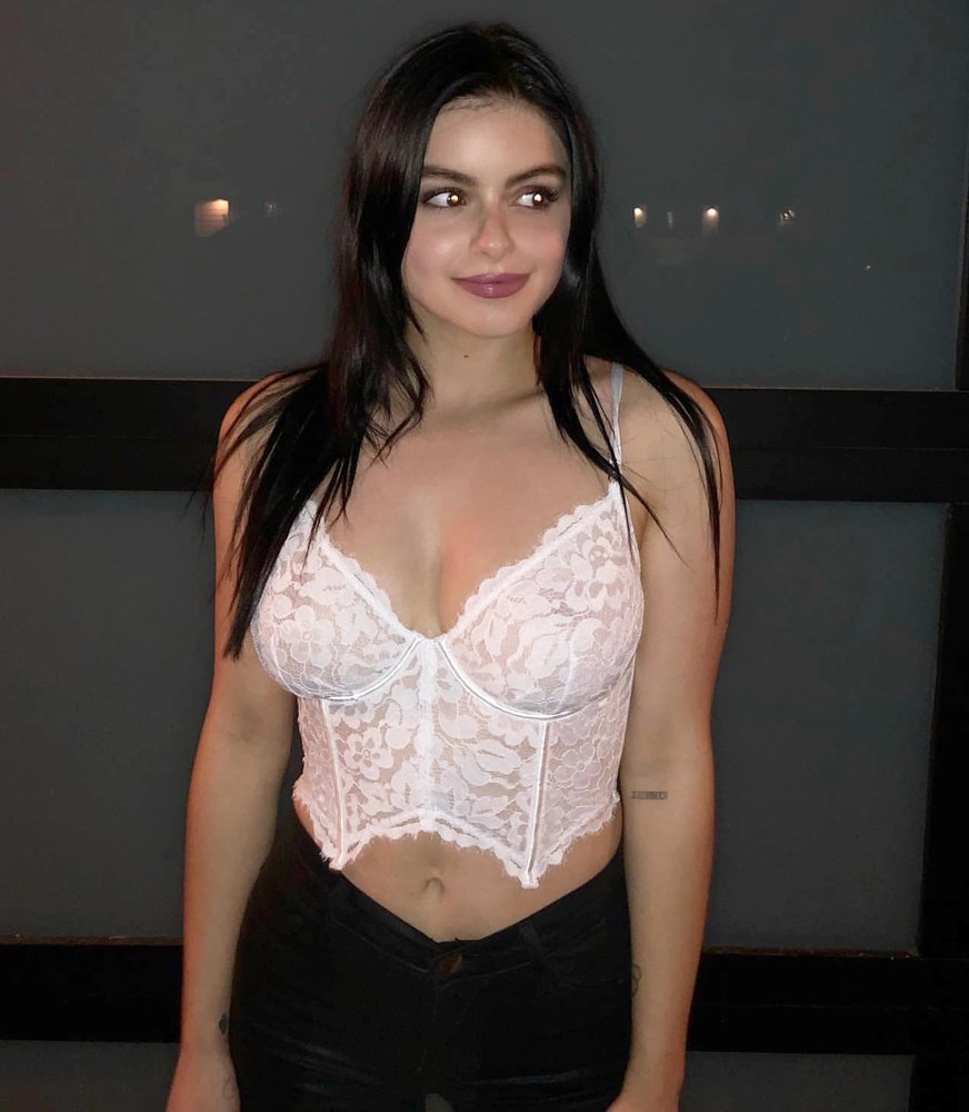 Ariel winter nip slip