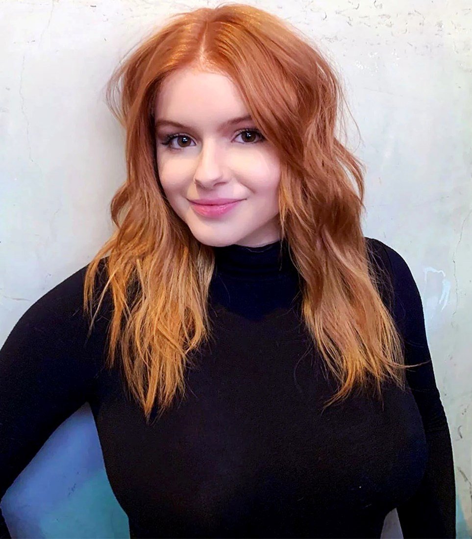Ariel Winter Red Hair And Big Bare Boobs