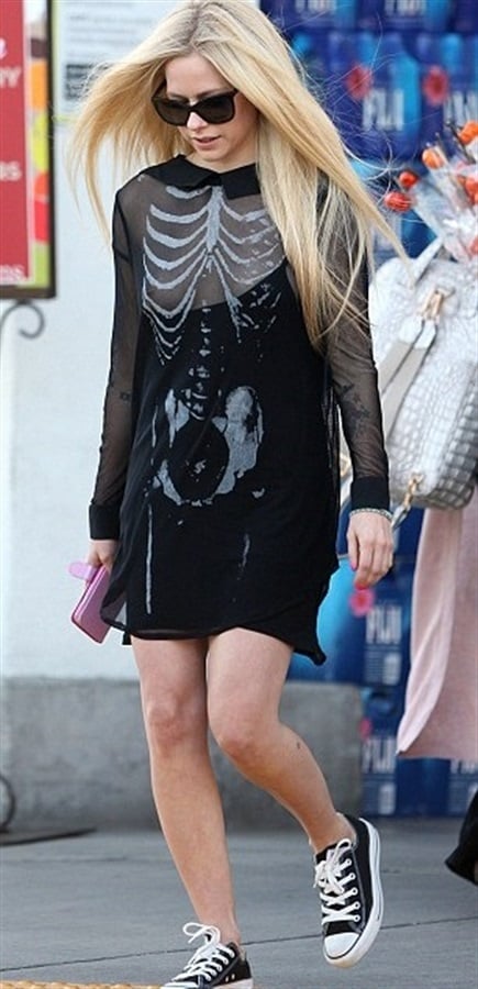 Avril Lavigne Spooky Halloween Nip Slip