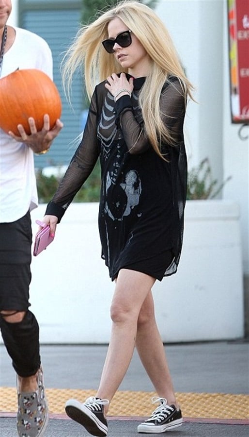 Avril Lavigne Spooky Halloween Nip Slip
