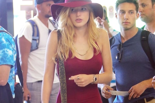 Bella Thorne nipples