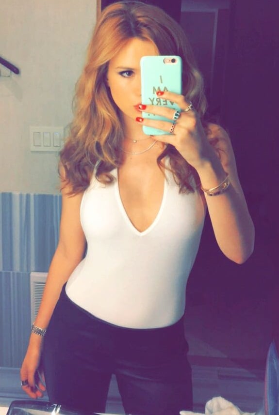 Bella Thorne Shows Off Her Side Boob And Ass On Snapchat
