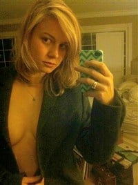 Page three girls who like to show their pussy