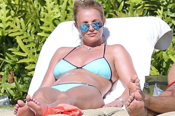 Britney Spears Bikini Beach Candids From Hawaii