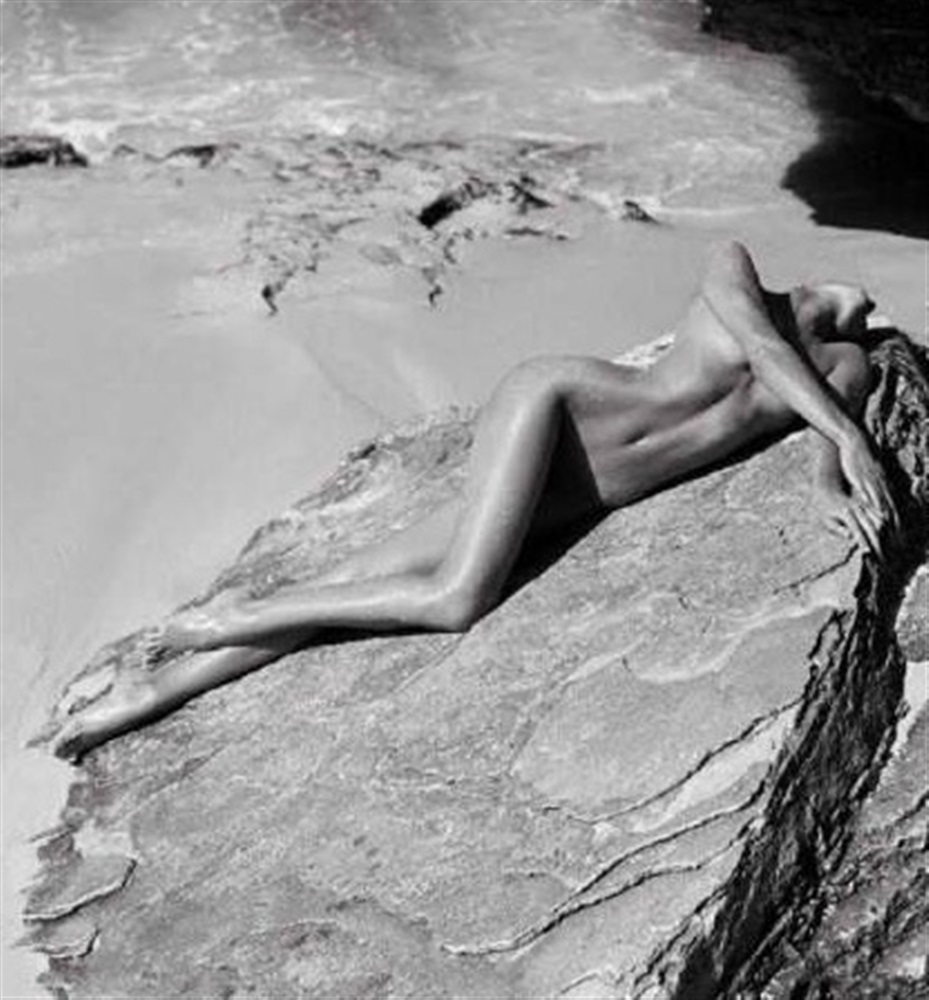 Candice Swanepoel’s Latest Nude Photo Shoot