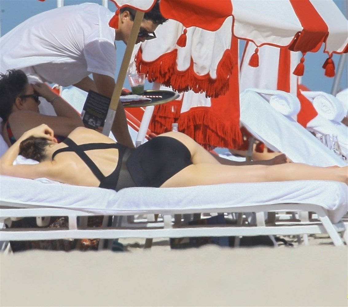 Daisy Ridley Slutty Swimsuit Beach Candids