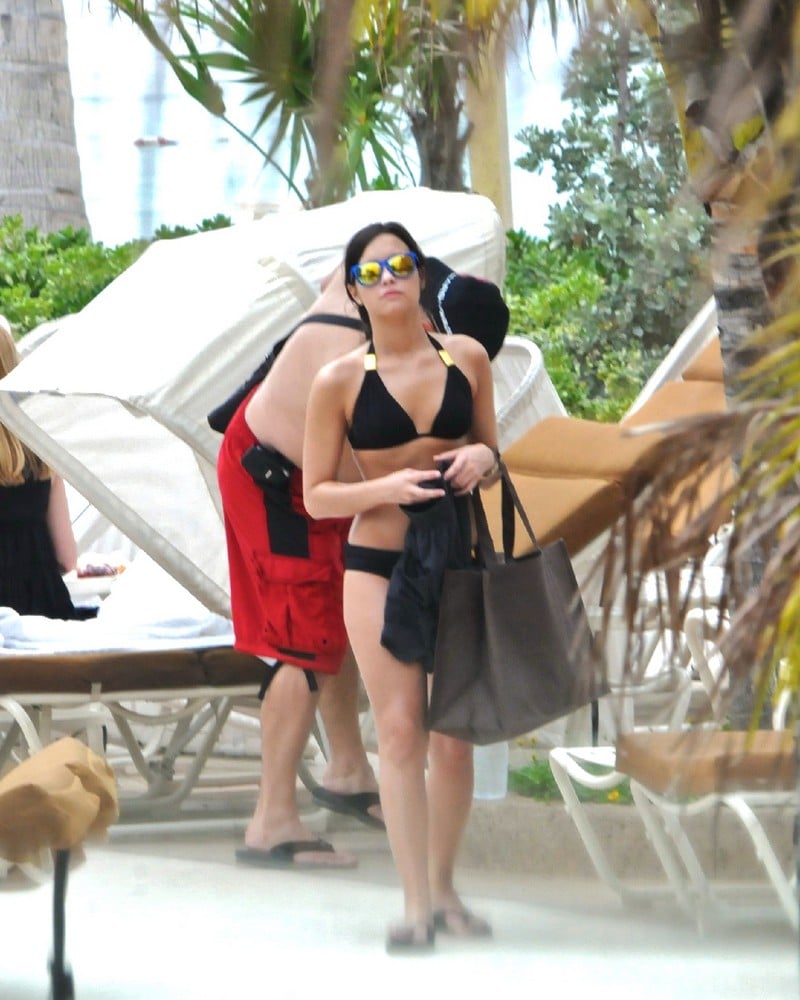 Demi Lovato Lesbian Bikini Vacation