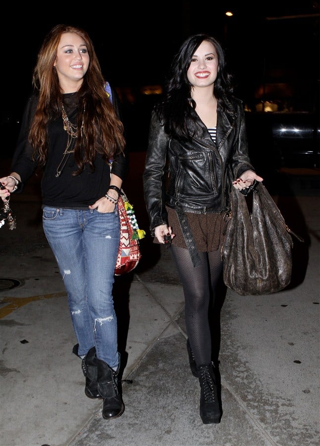 Demi Lovato And Miley Cyrus Are Dating
