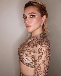 Florence Pugh Shows Off Her Nude Tits In Paris