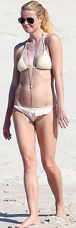 Gwyneth Paltrow Making Stupid Faces In A Bikini