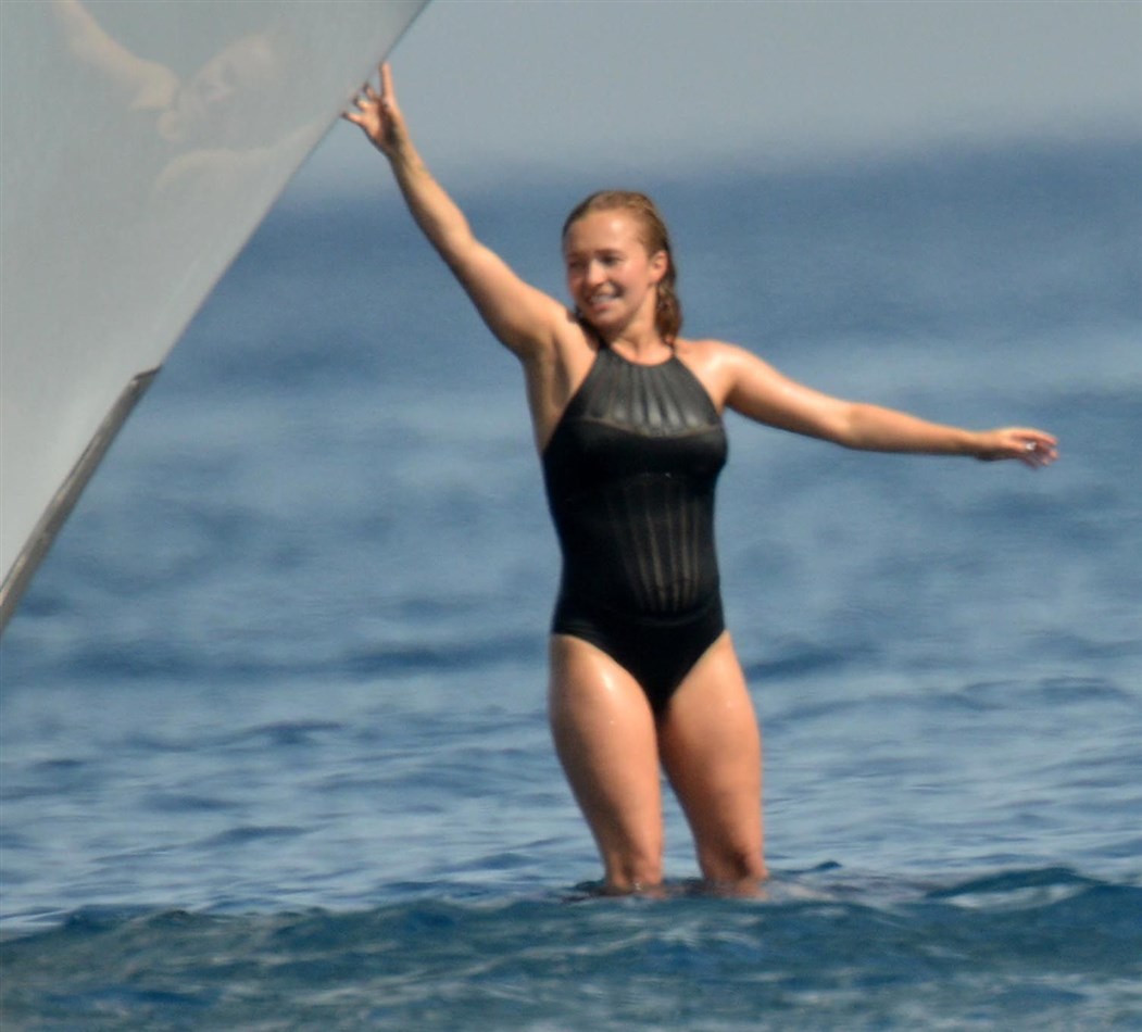 Hayden Panettiere Mocks Jesus While In A Frumpy Swimsuit