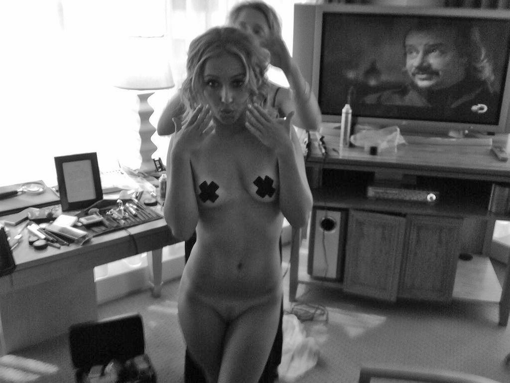 New Hayden Panettiere Nude Cell Phone Pics Leaked