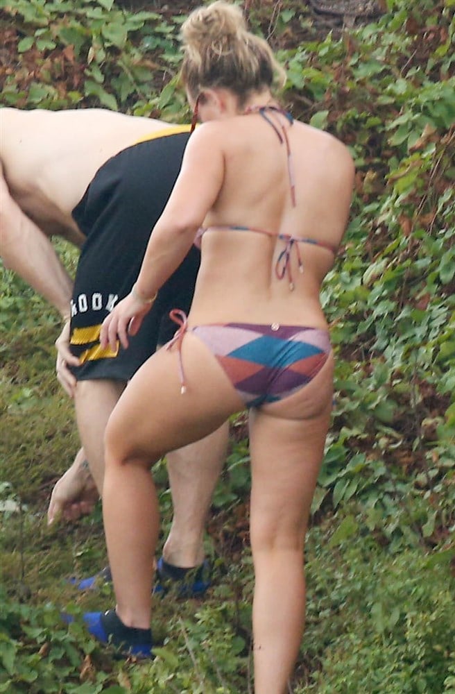 Hilary Duff’s Fit Ass In A Bikini