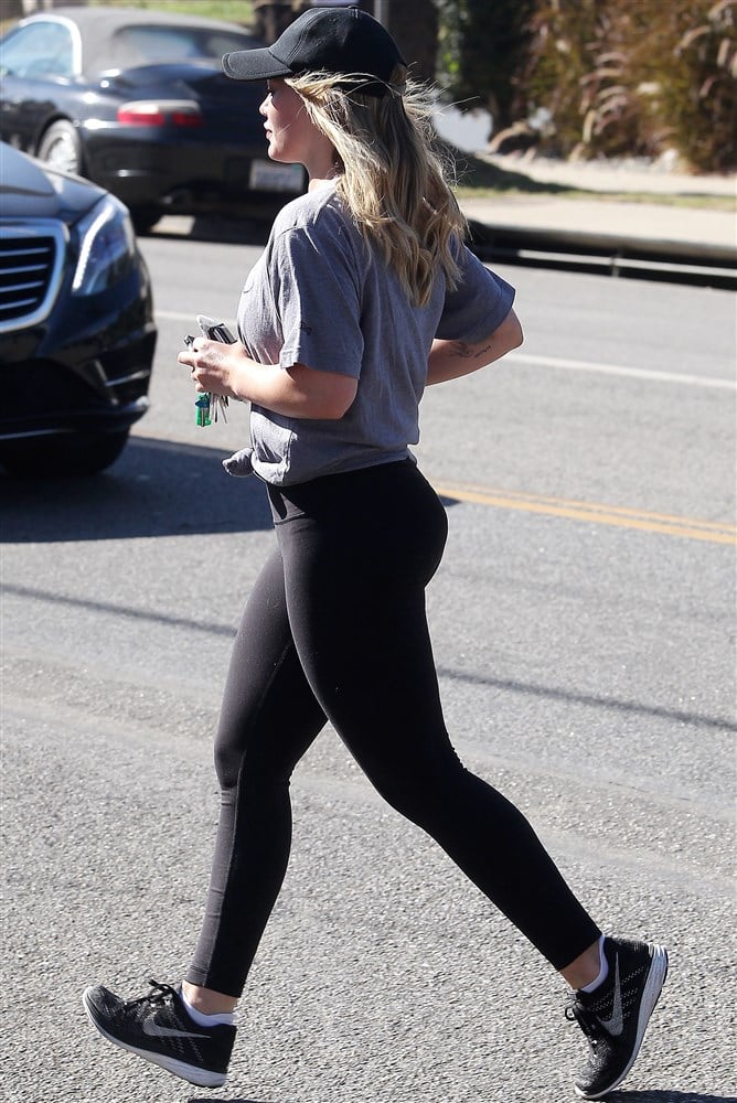 Hilary Duff’s Powerful Ass In Leggings