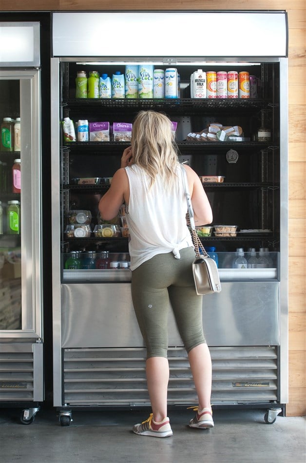 Hilary Duff Defiles Easter With Her Ass In Yoga Pants