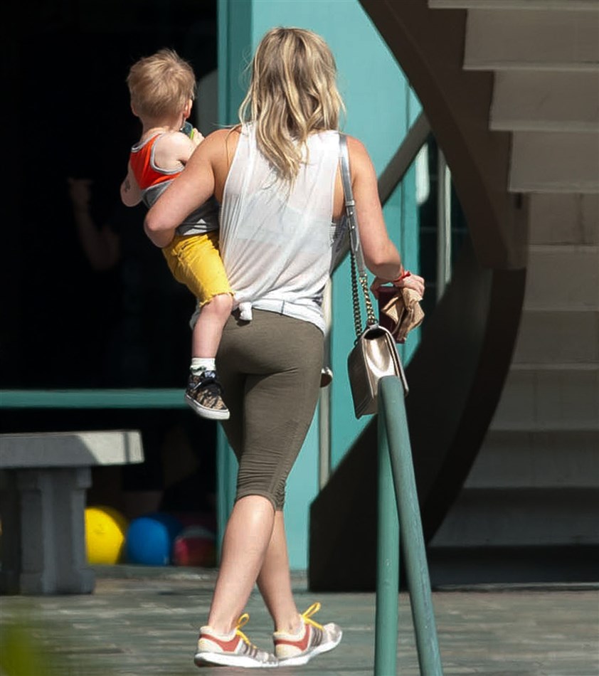 Hilary Duff Defiles Easter With Her Ass In Yoga Pants