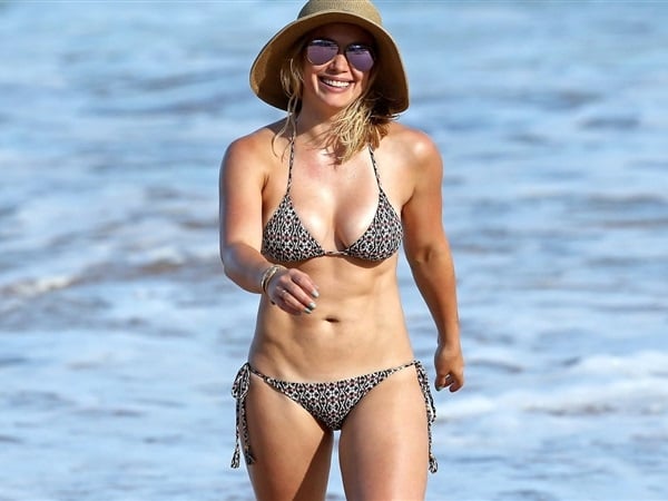 Hilary Duff Bikini Candids From Hawaii