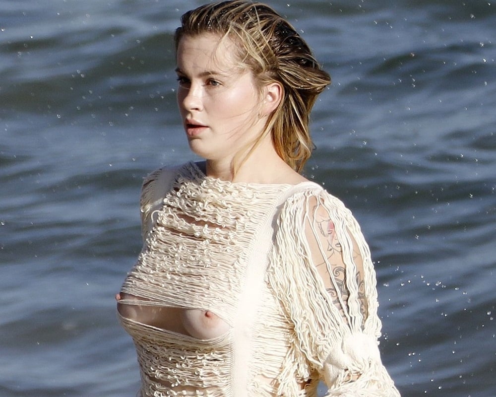 Ireland Baldwin nude tits