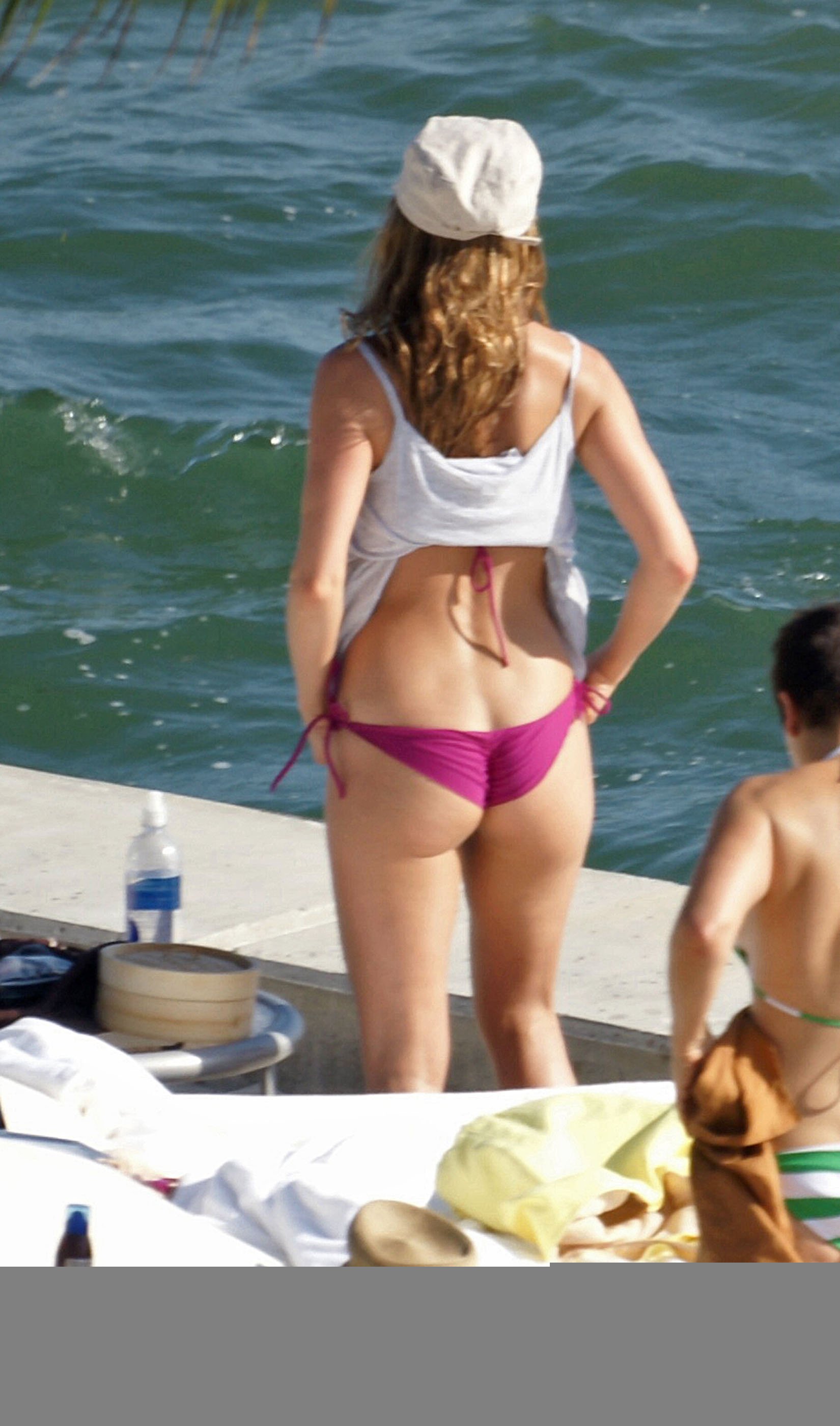 Huge Collection Of Jennifer Aniston Butt Pictures