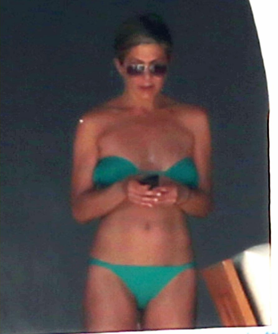 Jennifer Aniston Bikini Pics Ring In The New Year