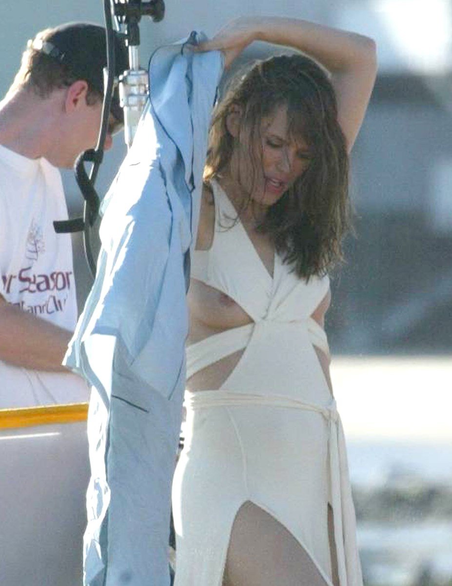Fabulous Jennifer Garner nipple slip during photo shoot. 