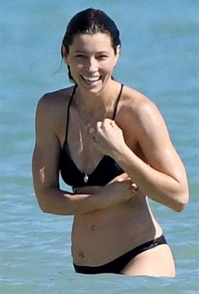 Jessica Biel Shows Off Her Ass Cheeks In A Bikini