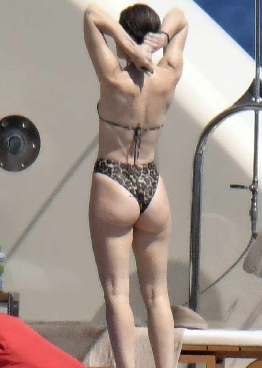 Jessica Biel In A Thong Bikini Ain’t What It Use To Be