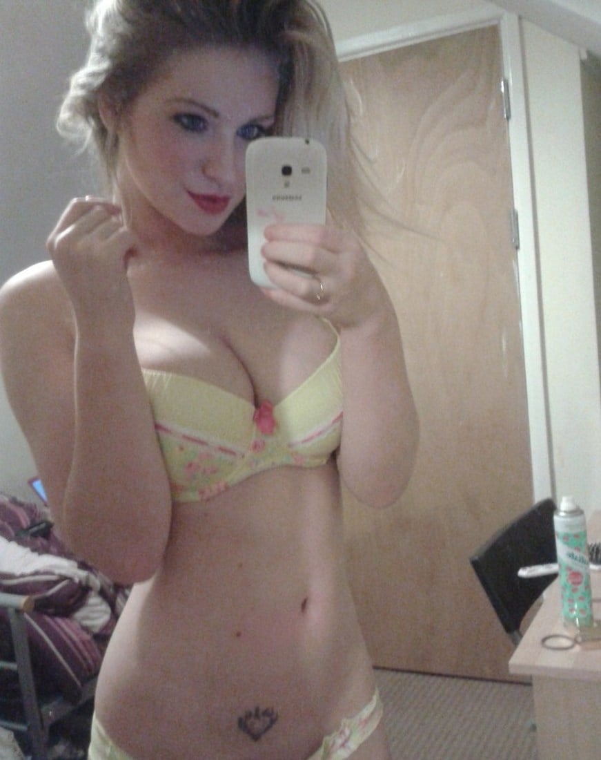 Jess Davies Private Nude Photos Collection