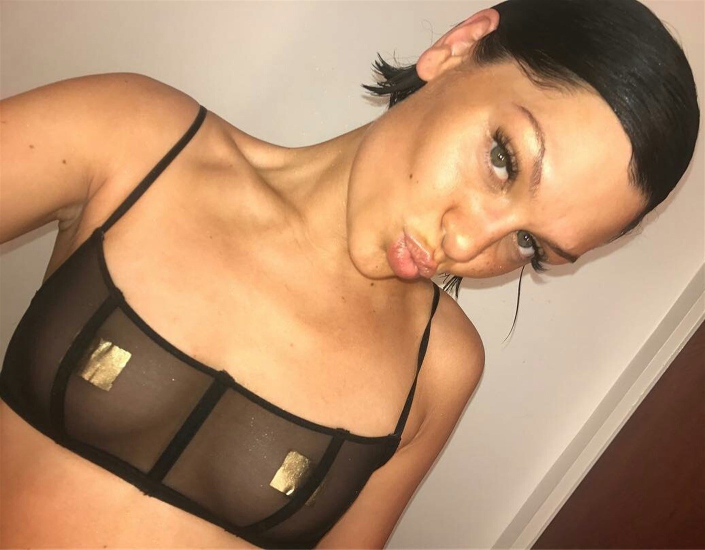 Jessie J Posts And Then Deletes A Topless Photo.