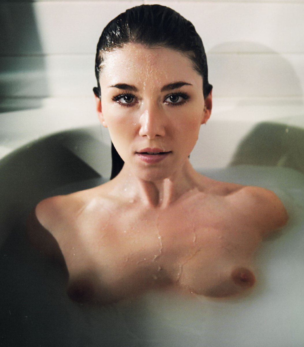 Jewel Staite Nude Topless Outtake Leaked
