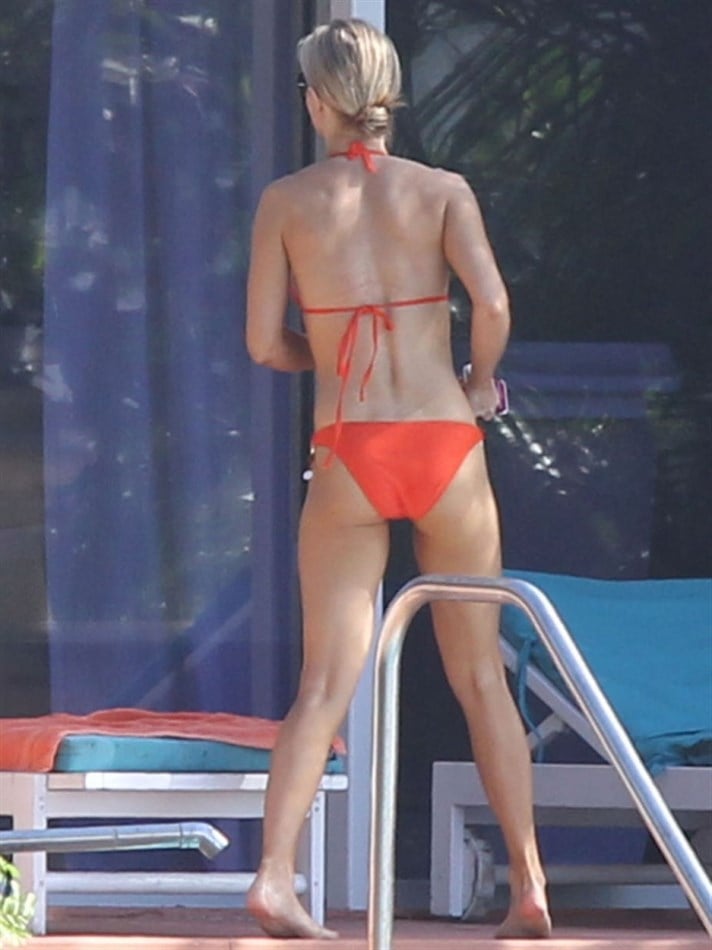 More Joanna Krupa Candid Bikini Pics
