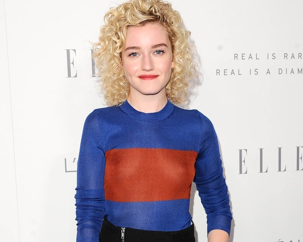 Julia garner tits