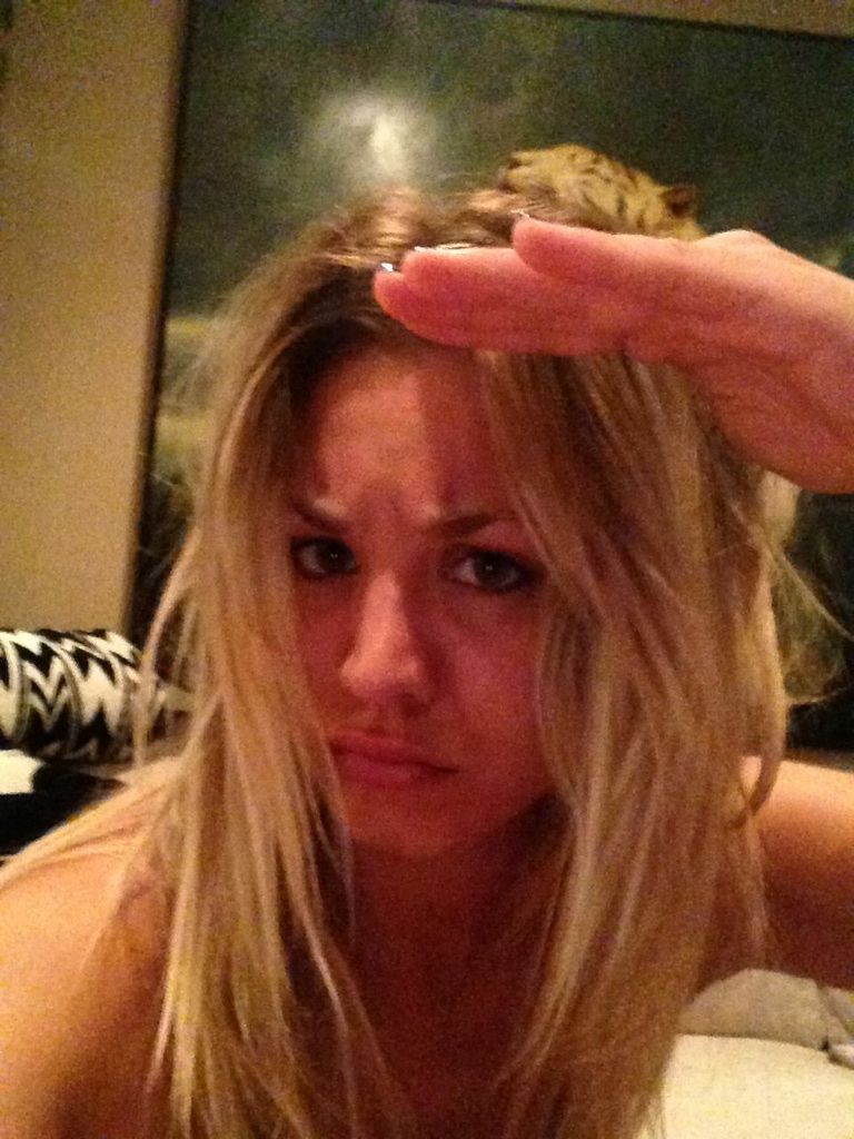 New Kaley Cuoco Nude Cell Phone Pics Leaked