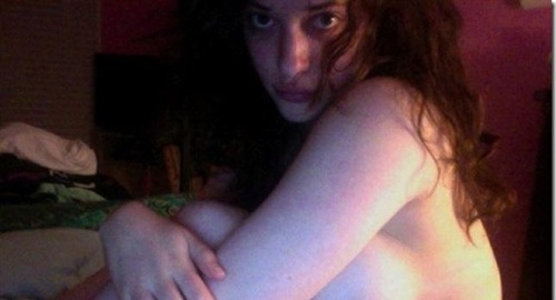 2 broke girls topless