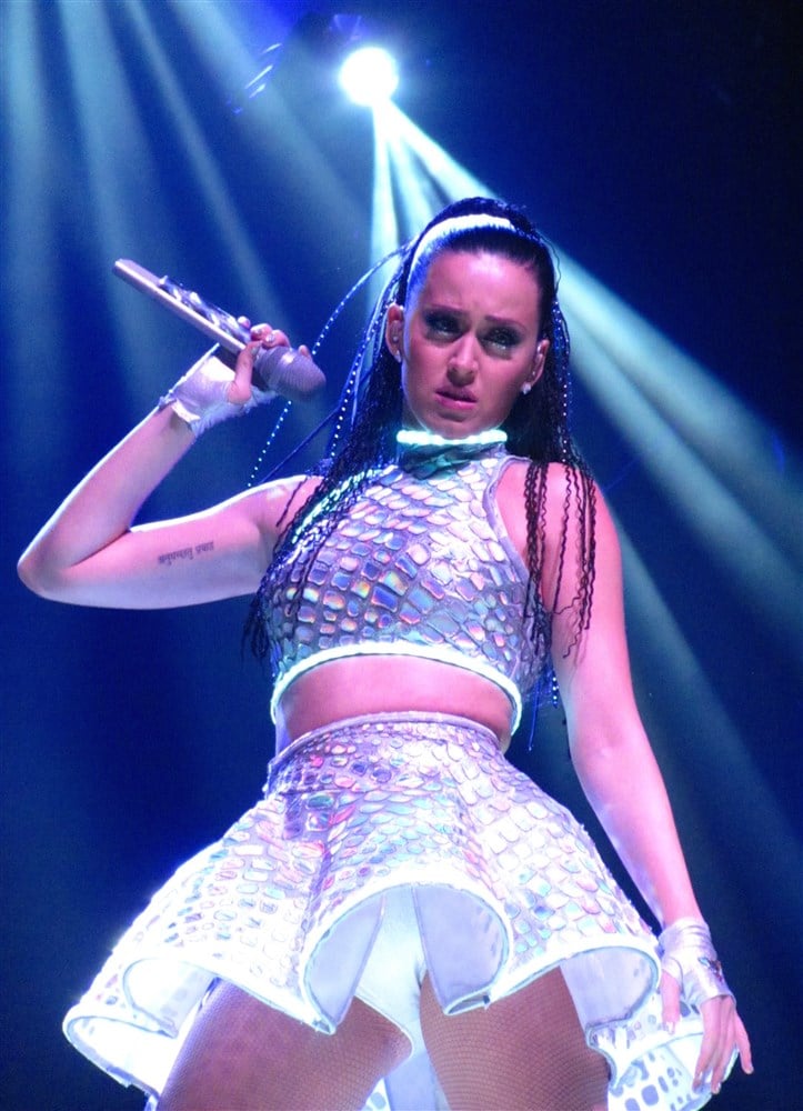 Katy Perry Flashes Her Adult Diapers In Concert