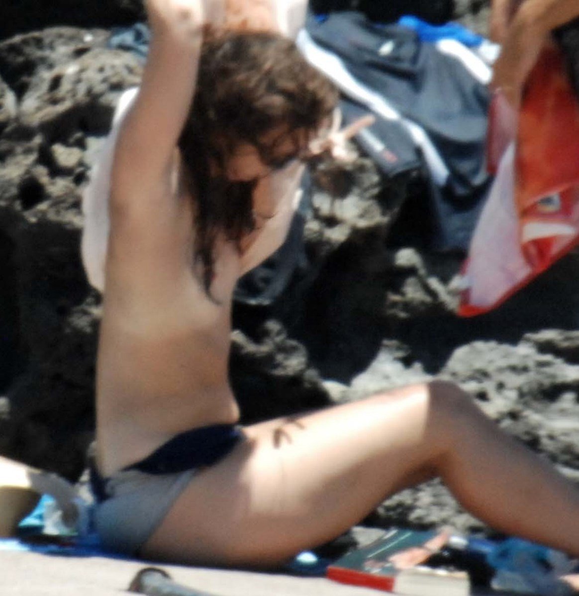 Keira Knightley Nude Beach Pics