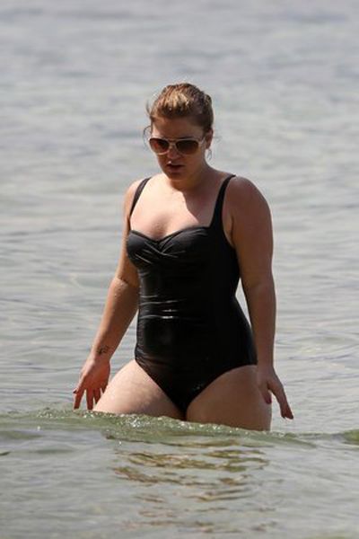 Kelly Clarkson’s Fat American Ass In A Swimsuit Pics