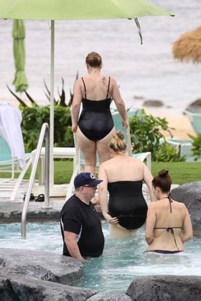 Kelly Clarkson’s Fat American Ass In A Swimsuit Pics