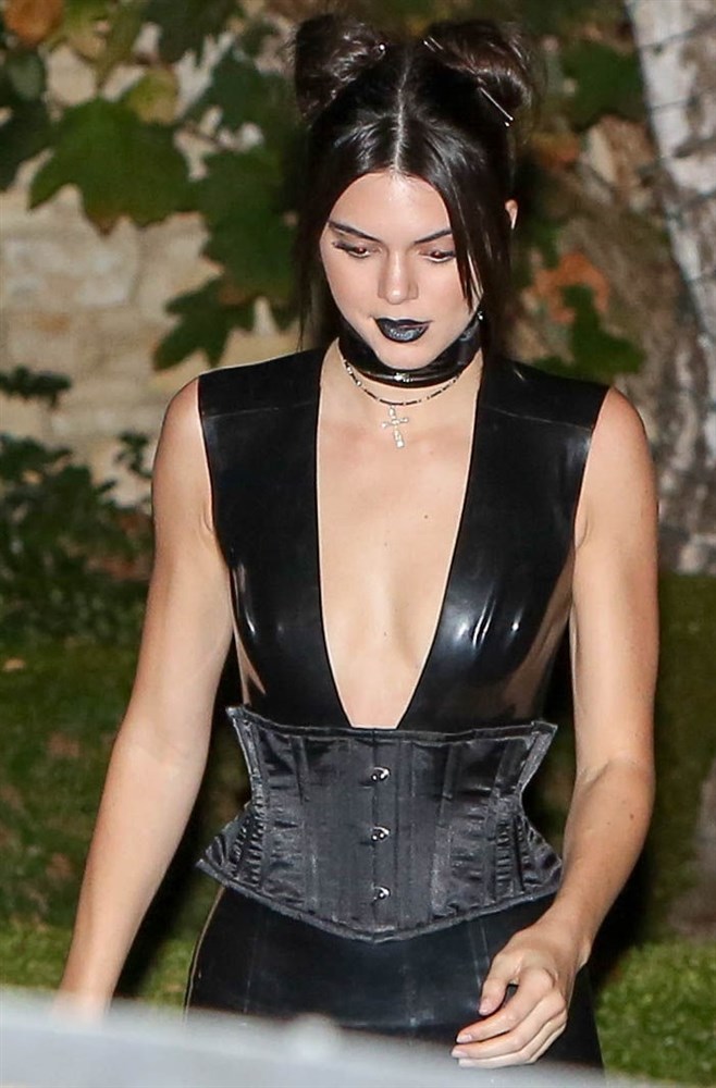 Kendall Jenner In A Tight Latex Black Dress With Fishnet Stockings