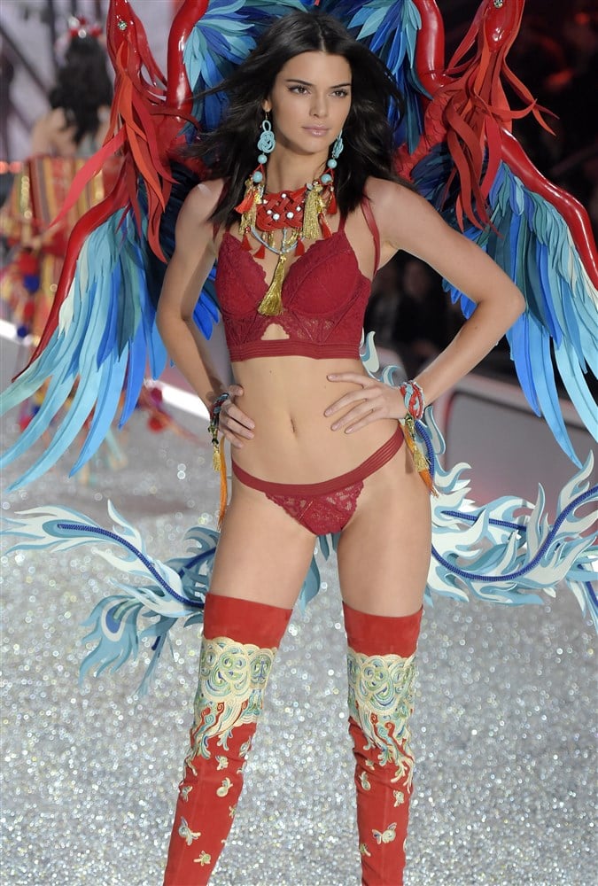 Kendall Jenner Thigh Gap And Camel Toe For Victoria’s Secret Fashion Show