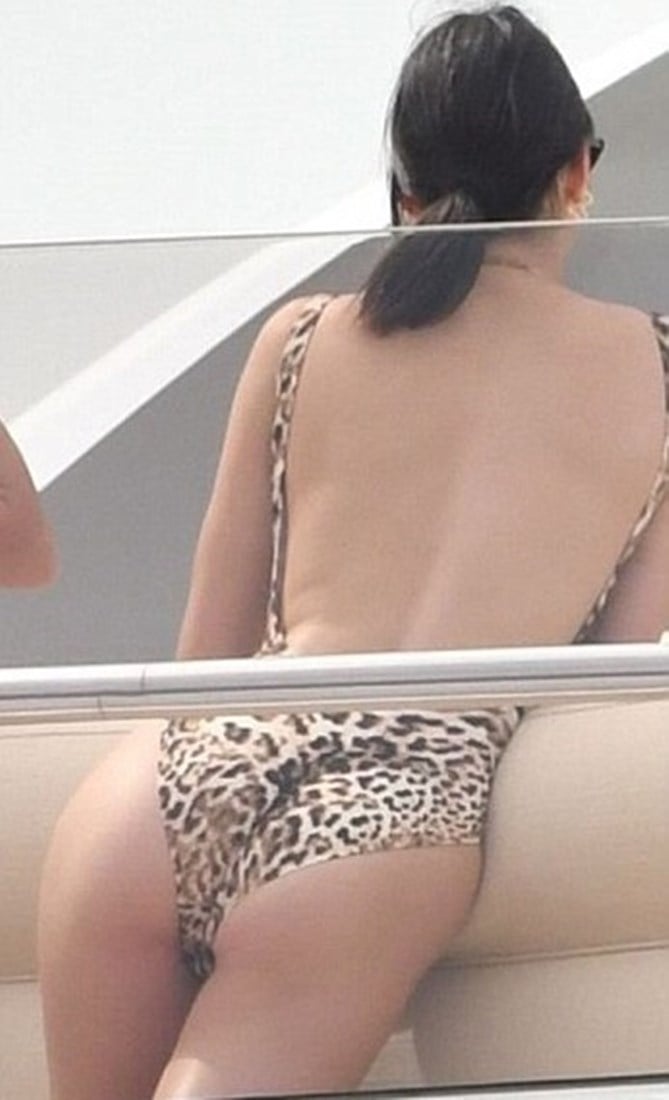 Kendall Jenner Parading Her Ass Around In Thong Swimsuits