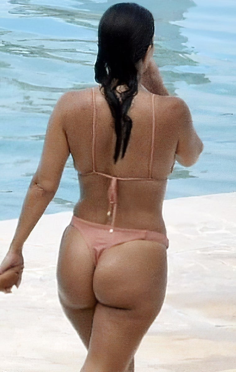 Kourtney Kardashian MILF Ass Italian Vacation Photos