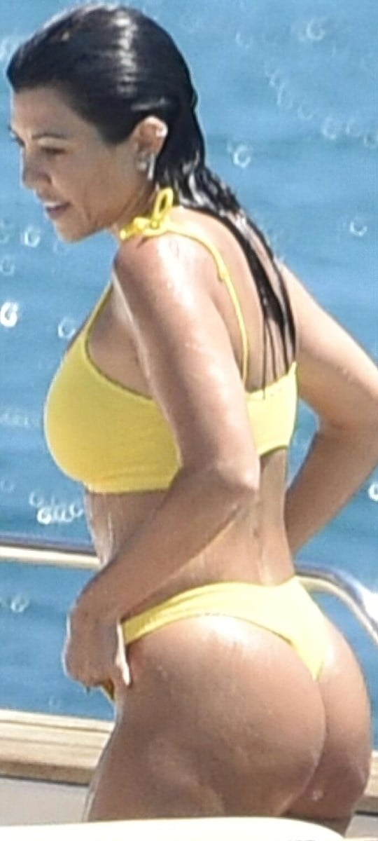 Kourtney Kardashian MILF Ass Italian Vacation Photos