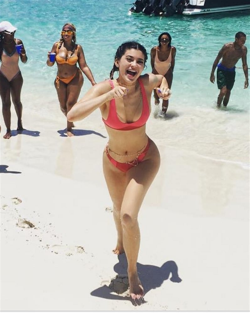 Kylie Jenner Bikini Boobs And Booty For Her Black Birthday Party